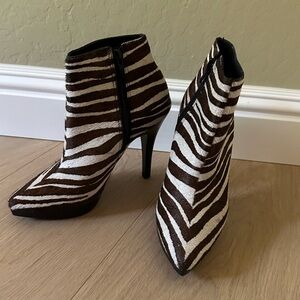 Steve Madden Survey Zebra Pony Hair Pointed Toe Ankle Boots Size 5.5 M